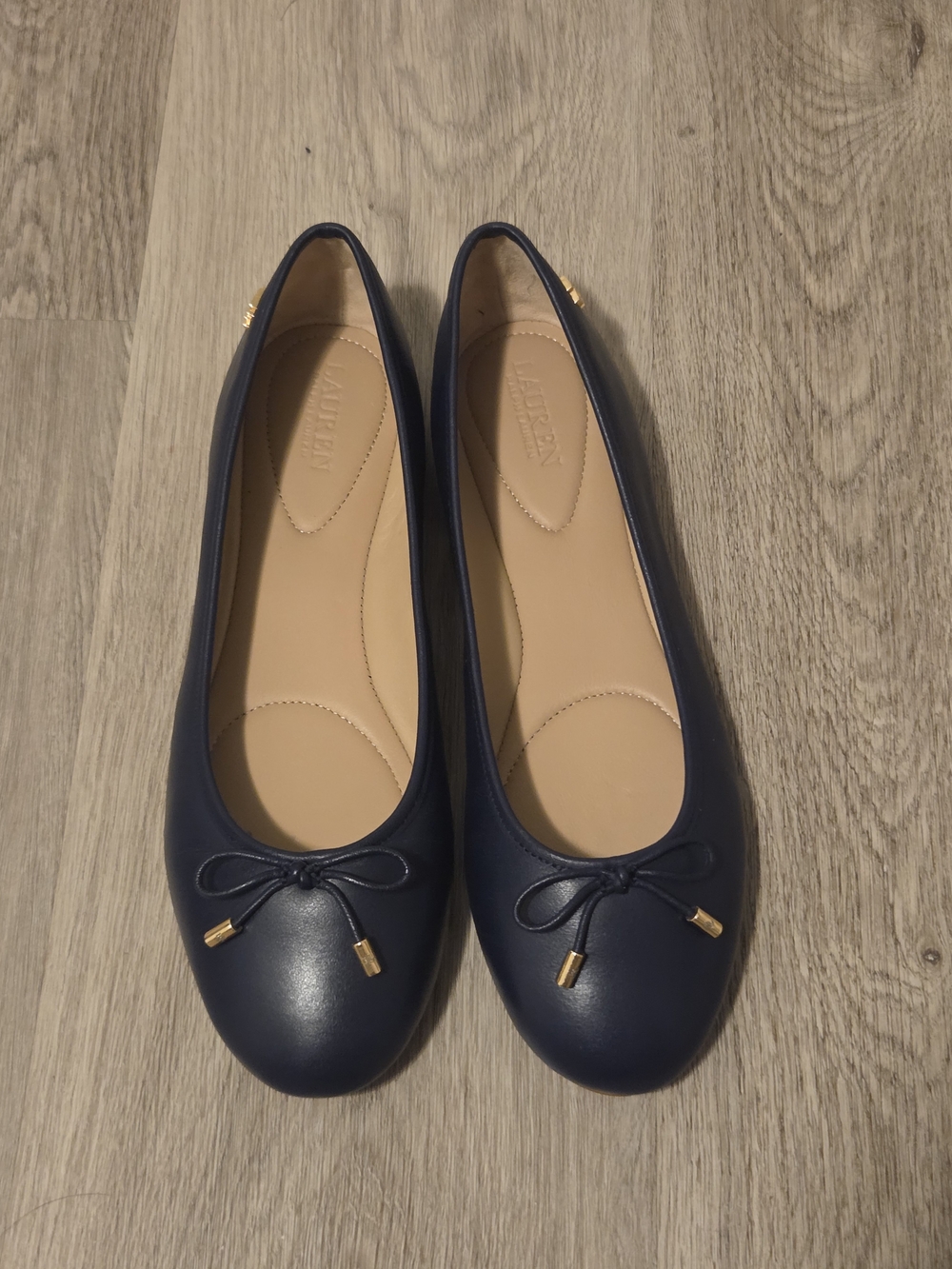 Lauren Ralph Lauren model Jayna dancers in navy blue nappa leather.